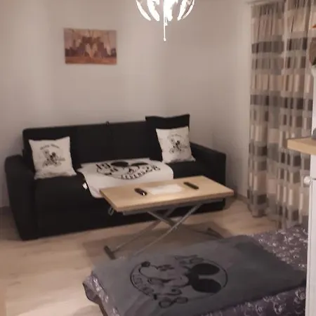 Le Charleston 3p 5 Minutes Parking Gratuit Terrasse * Chessy (Seine-et-Marne)